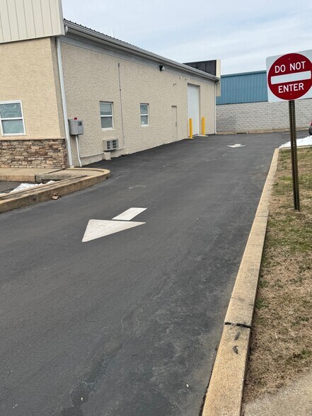 More Photos Of 365 Lancaster Ave, Malvern Showroom For Lease