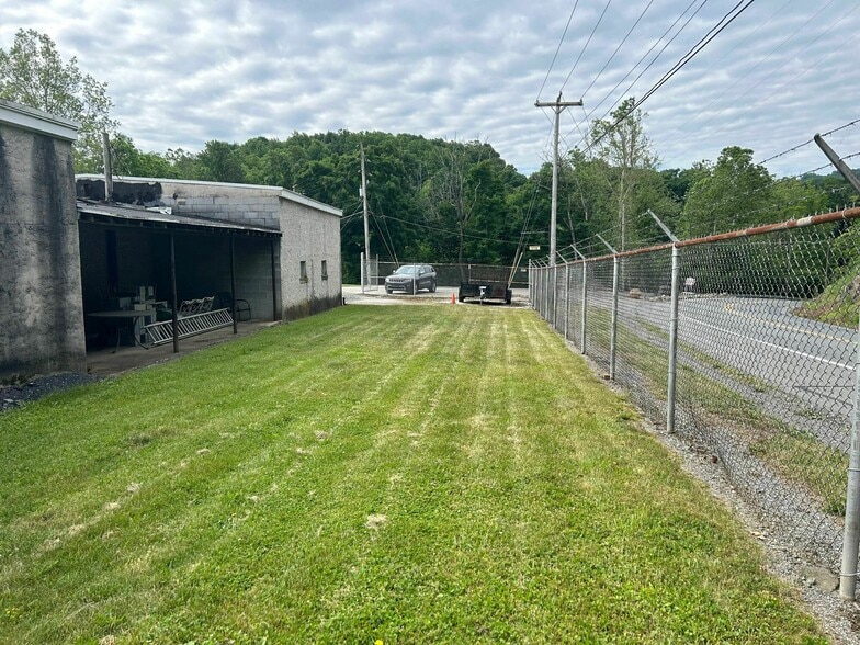 More Photos Of 1185 Morgantown Rd, Reading Warehouse For Lease