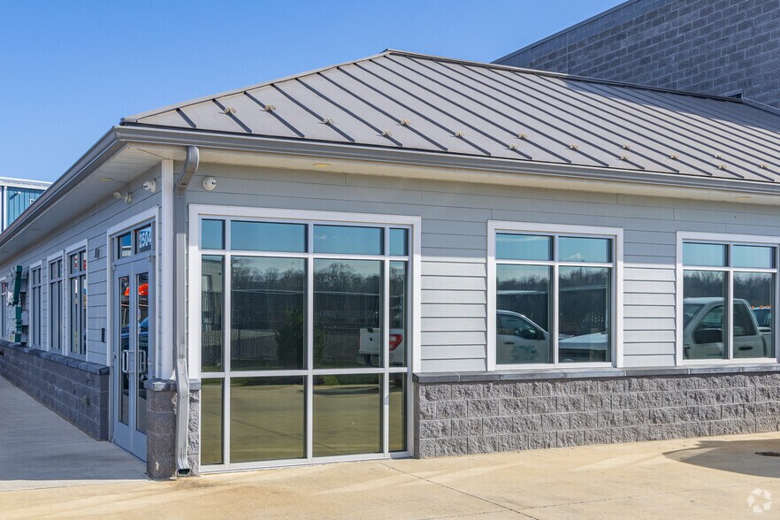 More Photos Of 2500 Back Acre Cir, Mount Airy Light Manufacturing For Lease