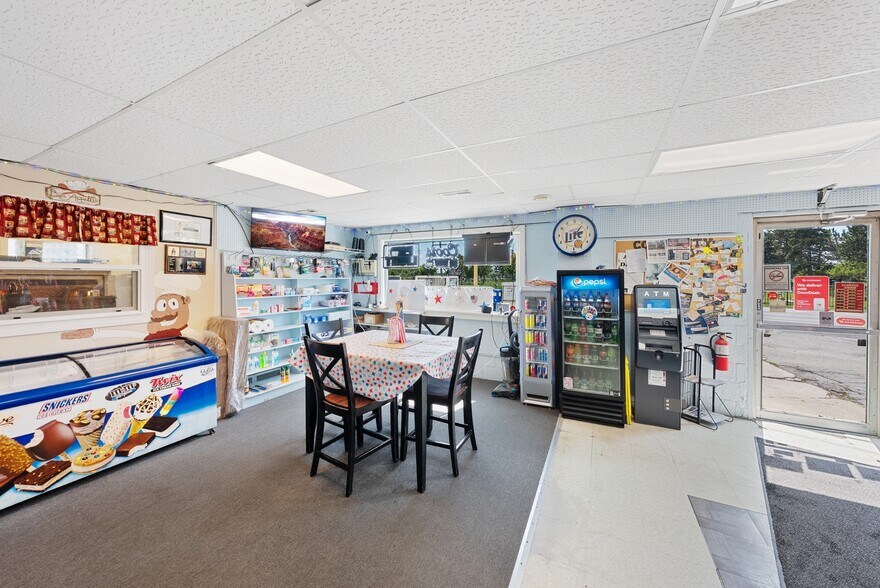 More Photos Of 7697 E Harbor Rd, Lakeside Marblehead Convenience Store For Sale