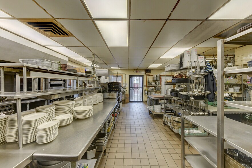 More Photos Of 502 Dixie Hwy, Beecher Restaurant For Sale