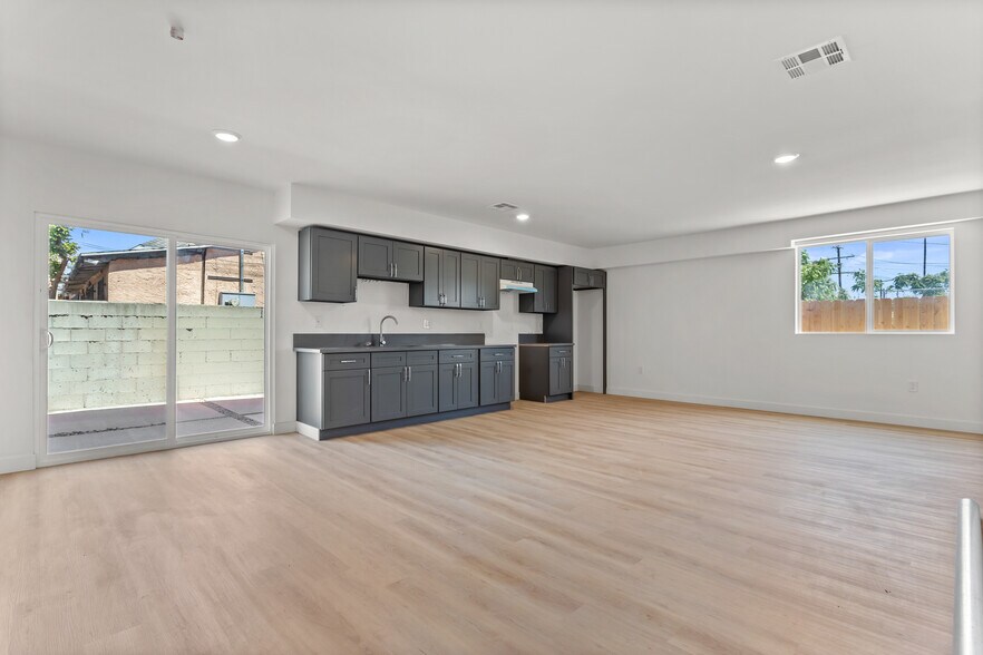 More Photos Of 707 W 80th St, Los Angeles Apartments For Sale