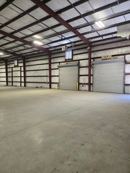 More Photos Of 7660 Gainesville Ave, Jacksonville Warehouse For Lease