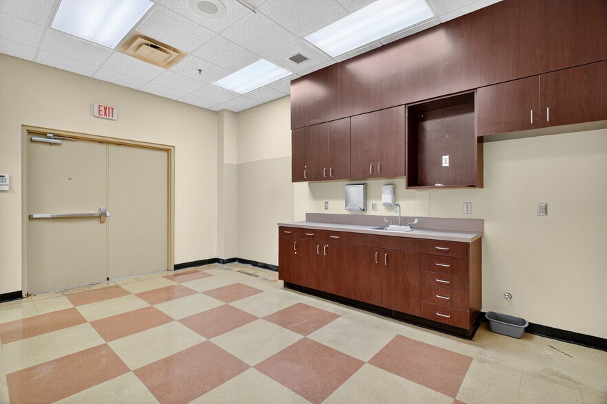 More Photos Of 15701 State Road 50, Clermont Medical For Lease