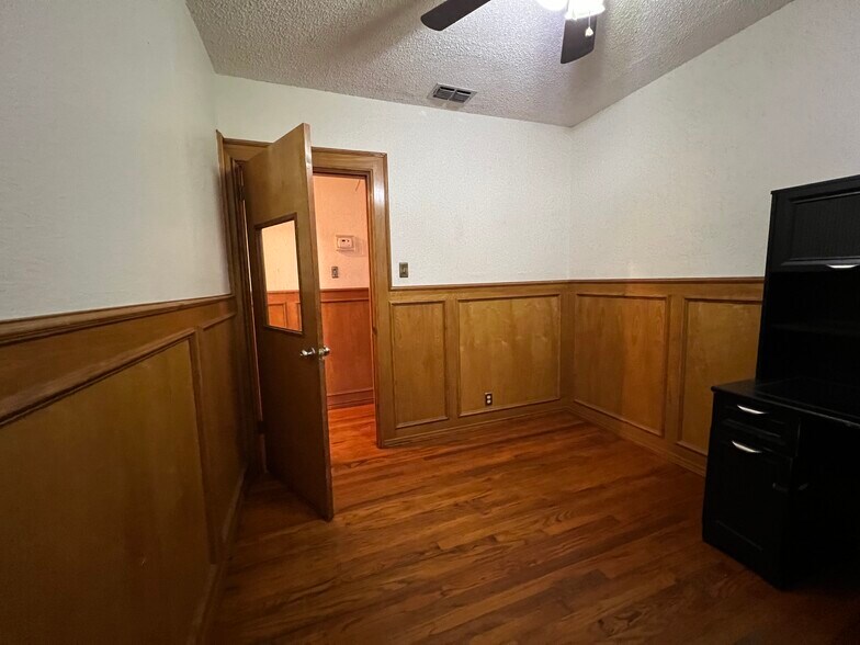 More Photos Of 1618 Pecan Blvd, McAllen Office For Lease