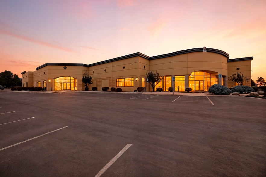 More Photos Of 1325 Capital Blvd, Reno Showroom For Sale
