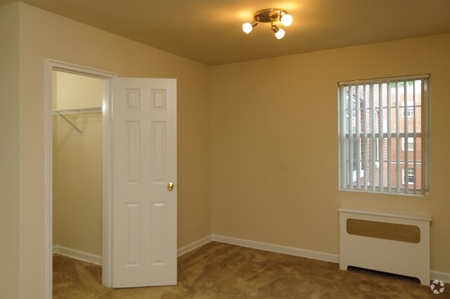 More Photos Of 3301 Chillum Rd, Mount Rainier Apartments For Sale