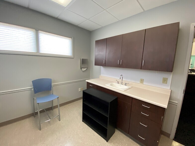 More Photos Of 505 Corporate Center Dr, Vandalia Medical For Lease