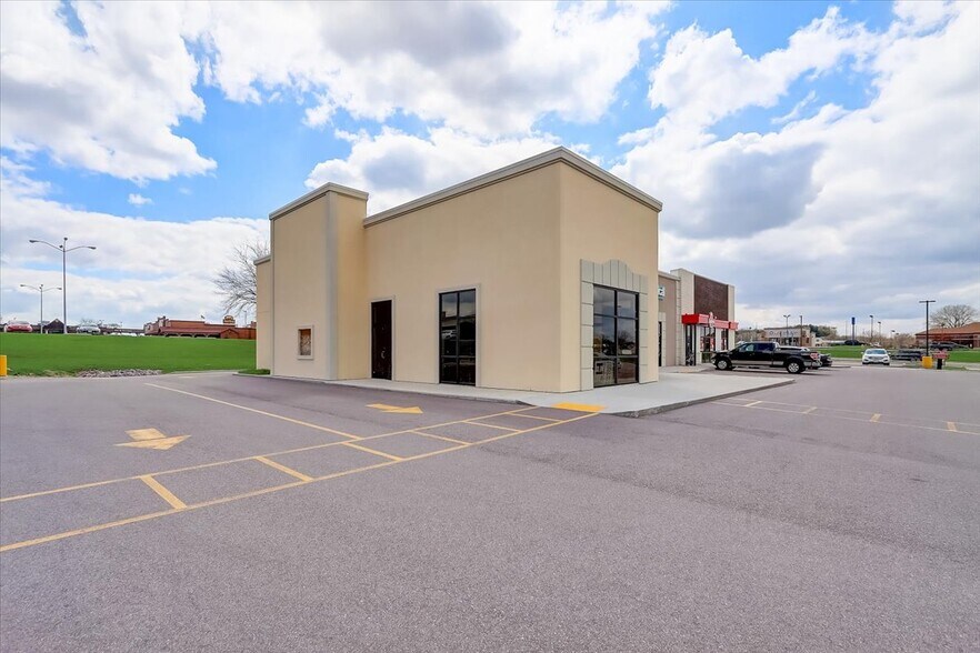 More Photos Of 2921 New Pinery Rd, Portage Fast Food For Lease