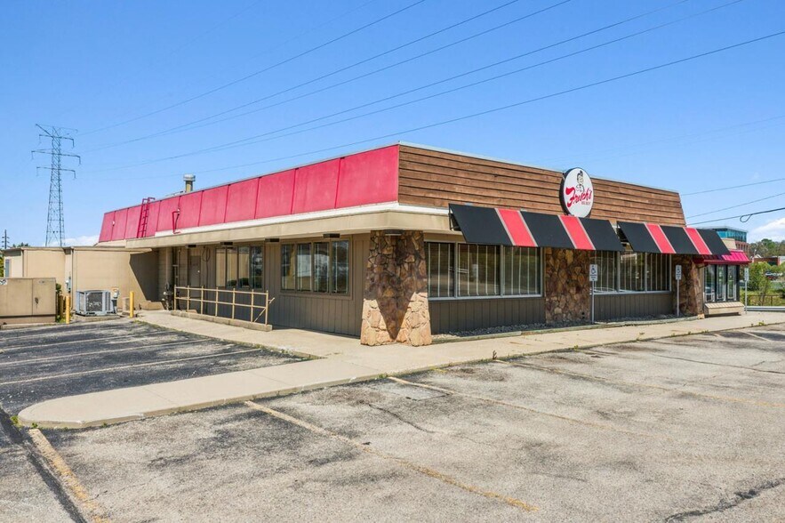 More Photos Of 4765 Montgomery Rd, Cincinnati Restaurant For Sale