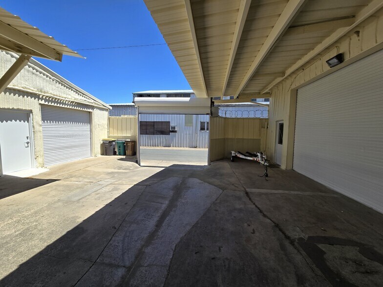 More Photos Of 10 Daisy Ave, Lodi Warehouse For Lease