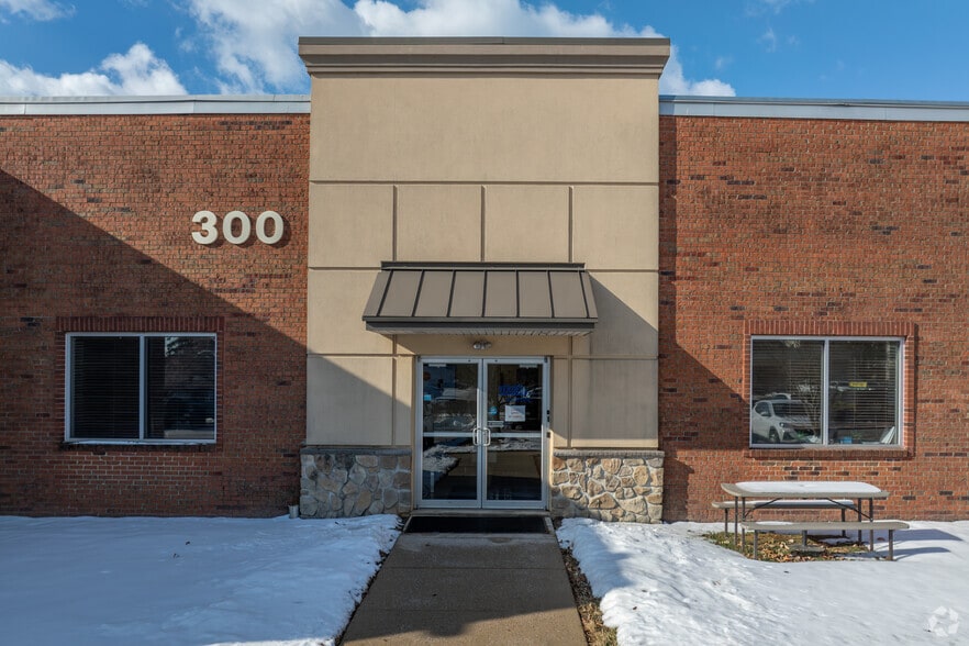 More Photos Of 11 Penns Trl, Newtown Light Distribution For Lease