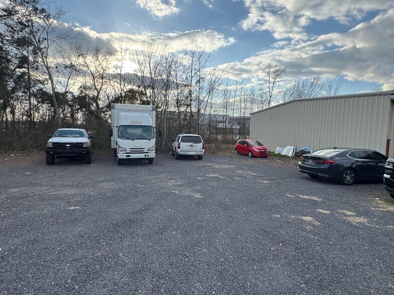 More Photos Of 2700 Flowood Dr, Flowood Flex For Lease