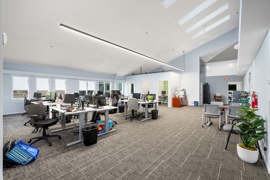 More Photos Of 7815 Telegraph Rd, Bloomington Office For Sale