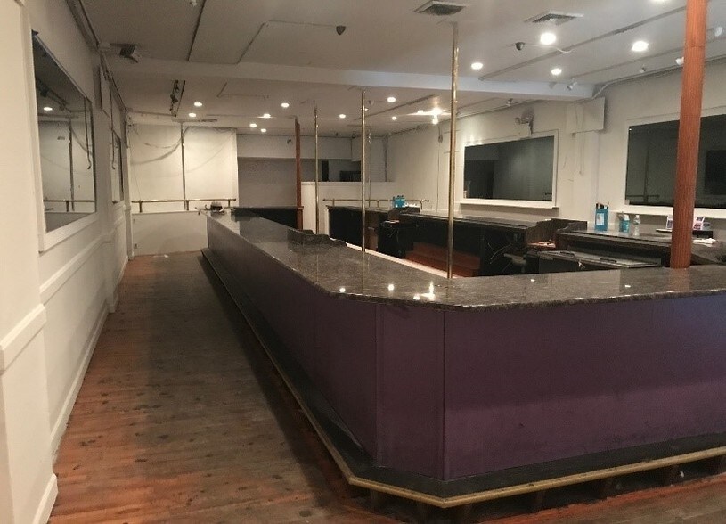 More Photos Of 28-26 Steinway St, Astoria Freestanding For Lease