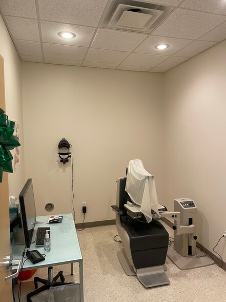 More Photos Of 4010 Sandy Brook Dr, Round Rock Office For Sale