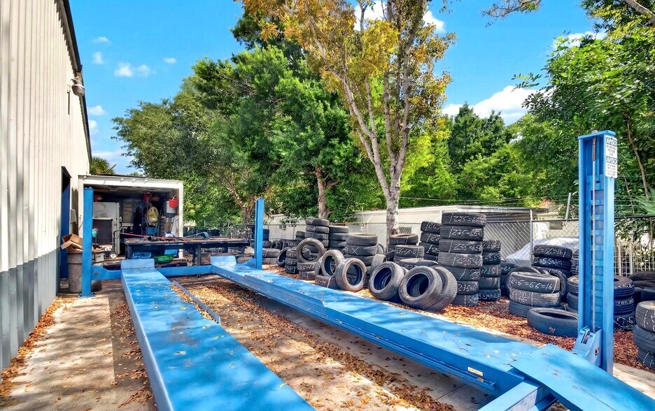 More Photos Of 236 Pondella Rd, North Fort Myers Auto Repair For Sale