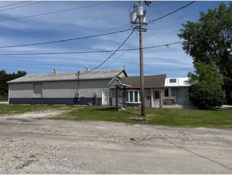 More Photos Of 200 W Buchanan St, Carlinville Warehouse For Sale
