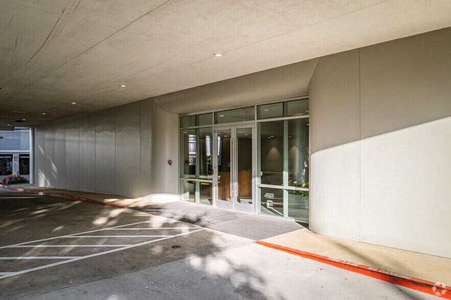 More Photos Of 5300 Memorial Dr, Houston Office For Lease