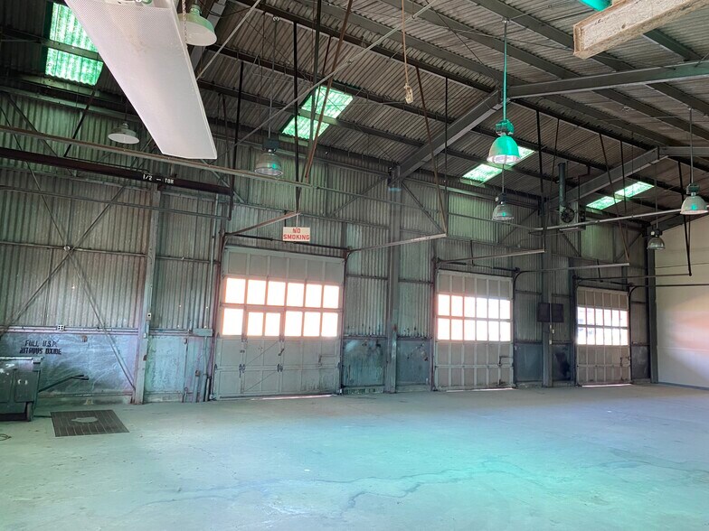 More Photos Of 1547 W Poplar St, San Antonio Warehouse For Sale