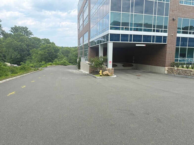More Photos Of 51 Dunham Rd, Beverly Office For Lease