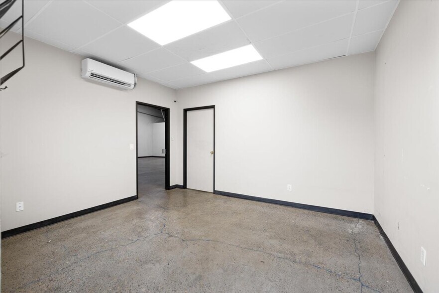 More Photos Of 1501 Sage Rd, Medford Warehouse For Sale