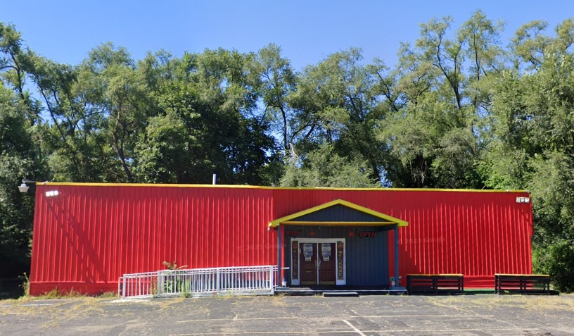 Primary Photo Of 883 North Ave, Battle Creek Restaurant For Sale