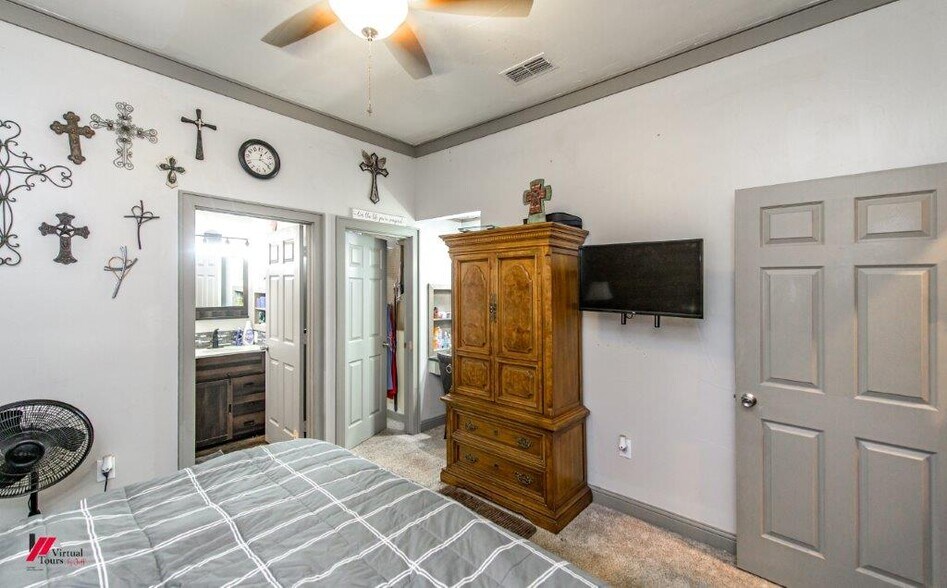 More Photos Of 102 Gray St, Henderson Flex For Sale