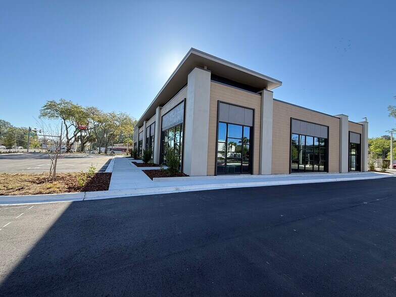 More Photos Of 8730 Baymeadows Rd, Jacksonville Storefront For Lease