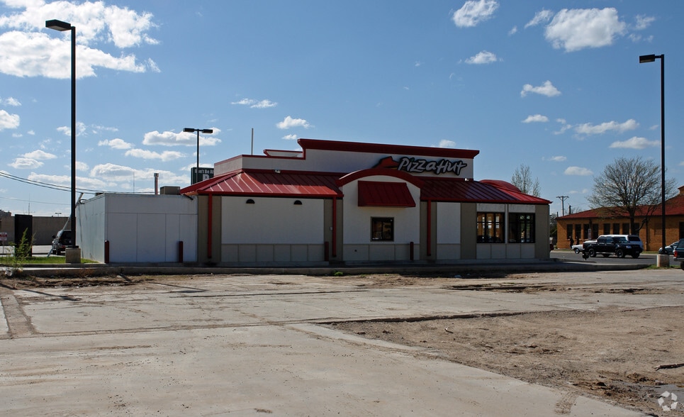 More Photos Of 2109 19th St, Lubbock Fast Food For Lease
