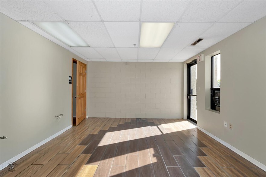 More Photos Of 400 N Schmidt Rd, Bolingbrook Office For Lease