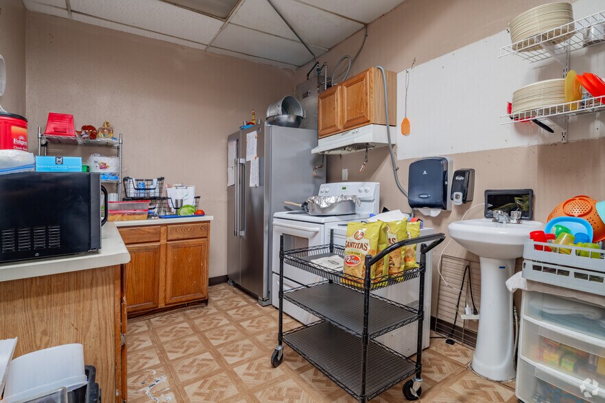 More Photos Of 4801-4809 Lakebend West Dr, San Antonio Freestanding For Sale