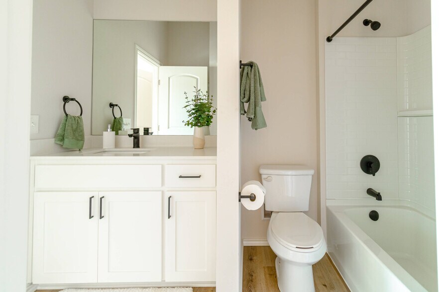 More Photos Of 20048 County Road 4118 Rd, Lindale Apartments For Sale