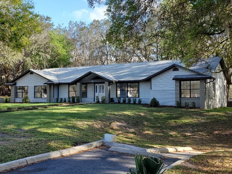 More Photos Of 113 W Chapman Rd, Oviedo Office For Lease