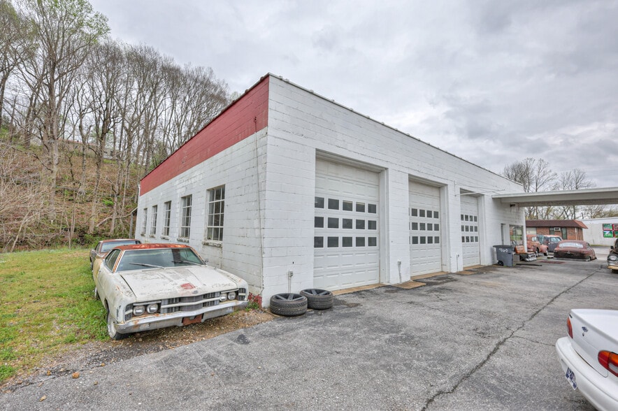 More Photos Of 290 Main St, Red Boiling Springs General Retail For Sale