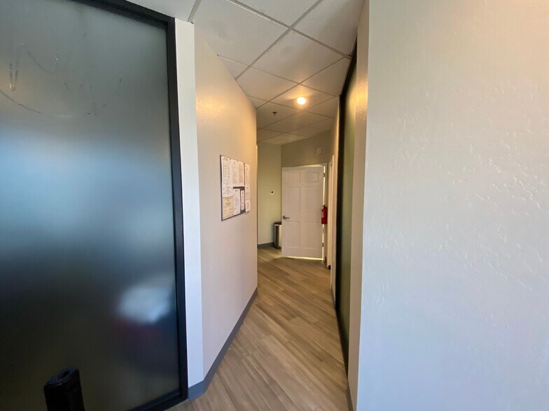 More Photos Of 8263 W Thunderbird Rd, Peoria Office For Lease