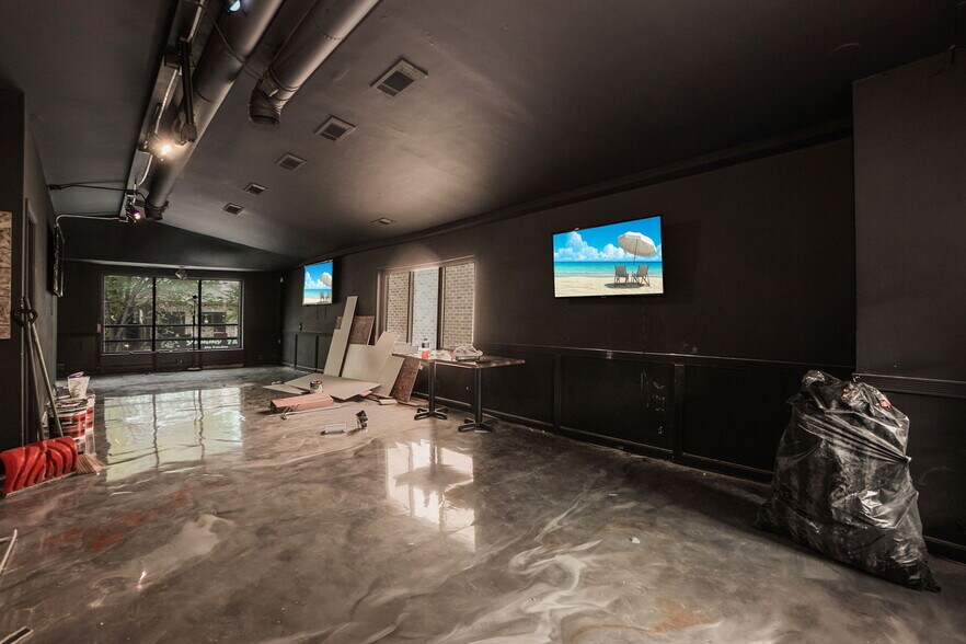 More Photos Of 1419 W Taylor St, Chicago Restaurant For Sale