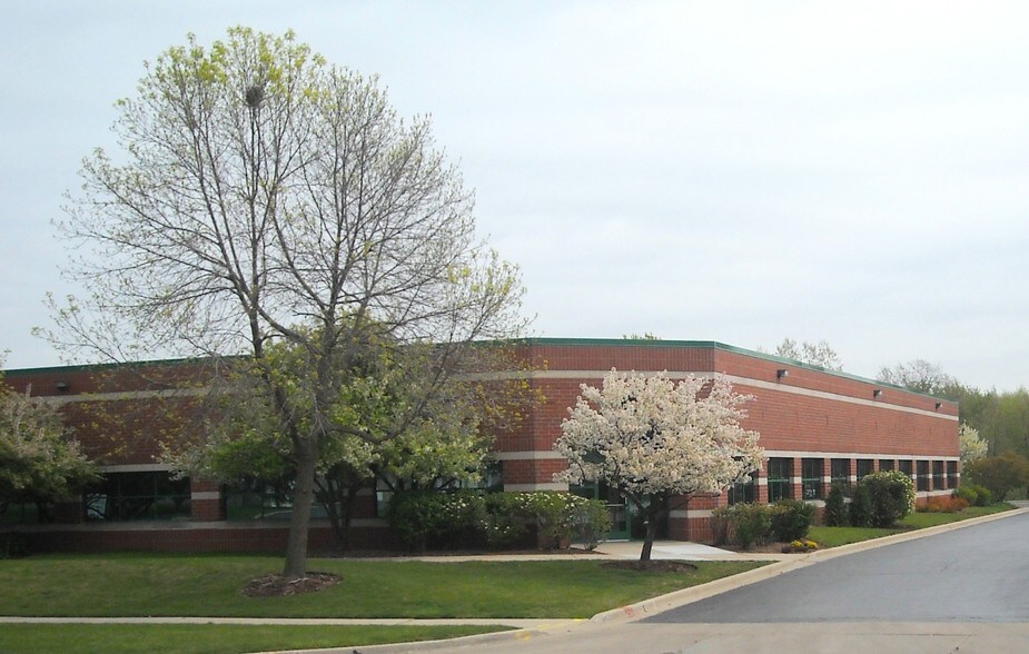 More Photos Of 1303-1359 Barclay Blvd, Buffalo Grove Research And Development For Lease