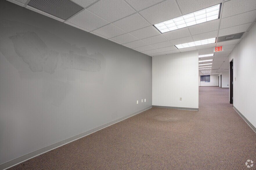 More Photos Of 2821 Lackland Rd, Fort Worth Office For Sale