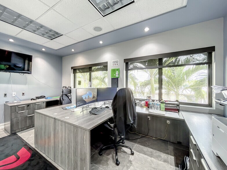 More Photos Of 2550 NW 4th Ct, Fort Lauderdale Warehouse For Sale