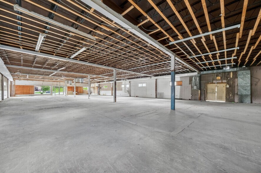 More Photos Of 14 Route 17k, Newburgh Freestanding For Sale