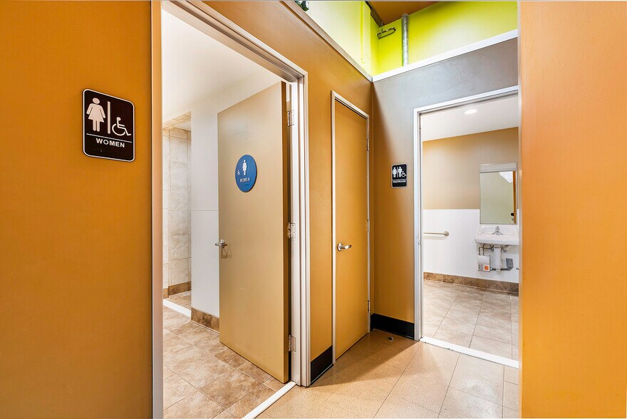 More Photos Of 301 Pine Ave, Long Beach Health Club For Lease