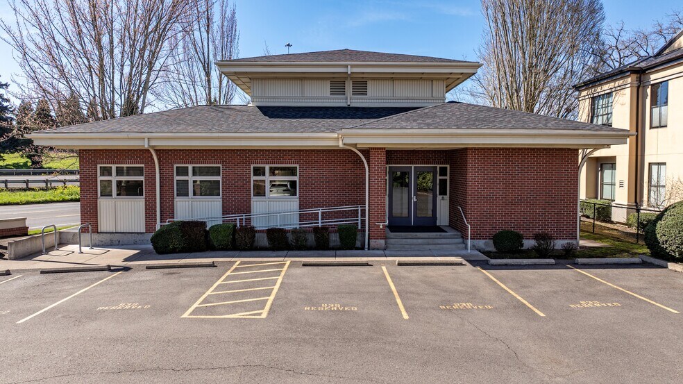 More Photos Of 939 Willagillespie Rd, Eugene Medical For Lease