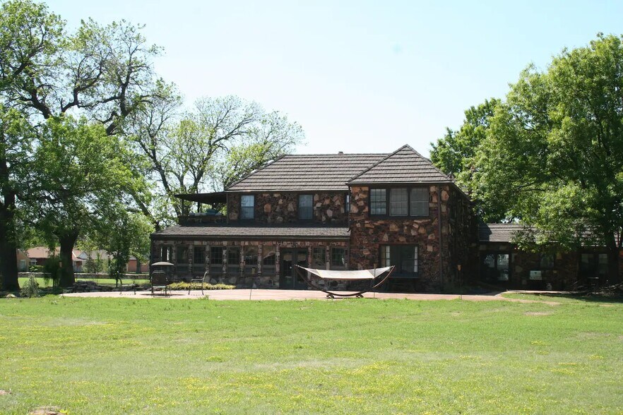 More Photos Of 900 N Burford Ave, Watonga Specialty For Sale