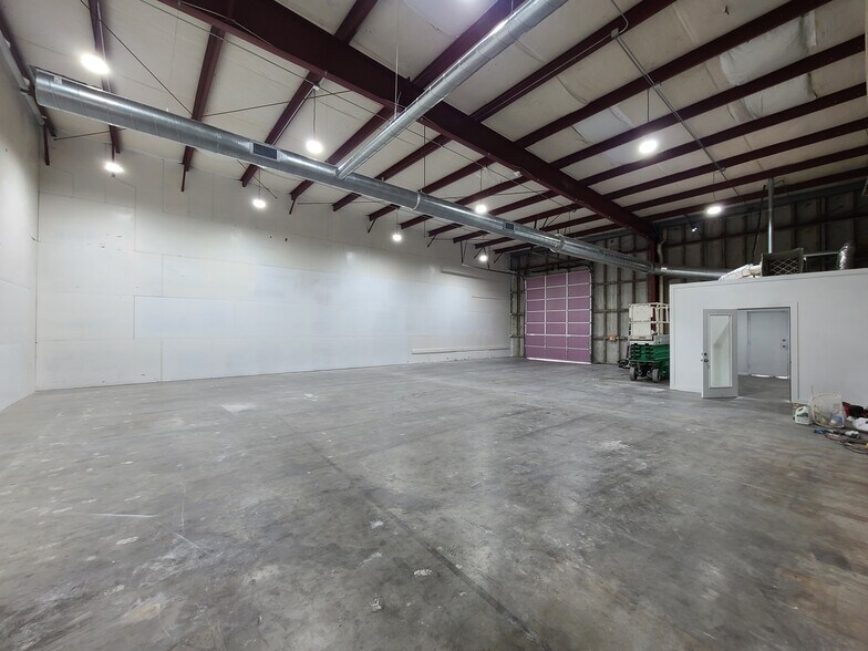 More Photos Of 311 E Saint Elmo Rd, Austin Office For Sale