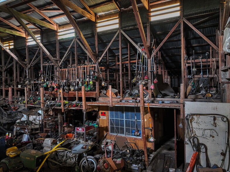 More Photos Of 100 S Magnolia Ave, Hubbard Auto Repair For Sale