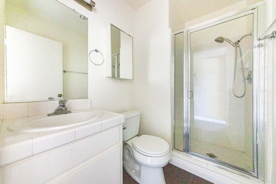 More Photos Of 13951 Moorpark St, Sherman Oaks Apartments For Sale