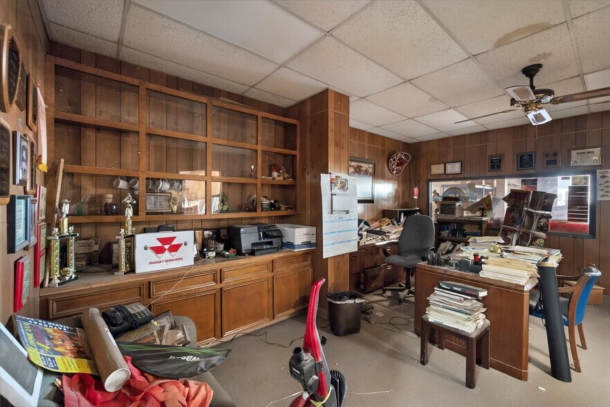 More Photos Of 3151 Int 45 E hwy, Corsicana Warehouse For Sale