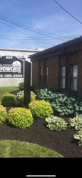 Primary Photo Of 605 E Center St, Marion Office For Sale