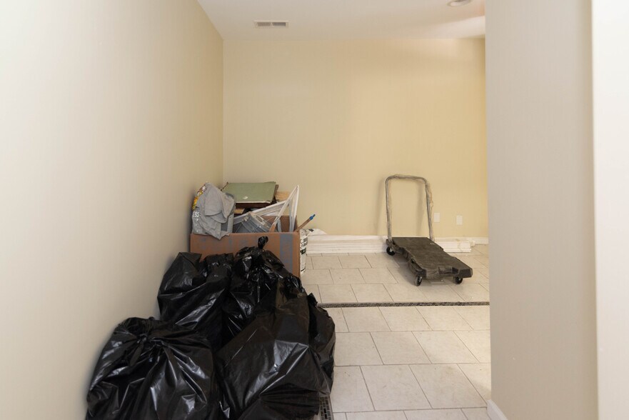 More Photos Of 316 S Broadway, Baltimore Storefront Retail Residential For Sale